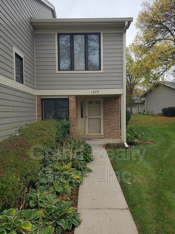 Libertyville House: 1209 Chatham