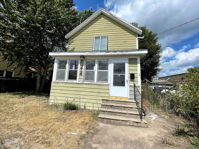 Waterloo House: 214 Edwards Street