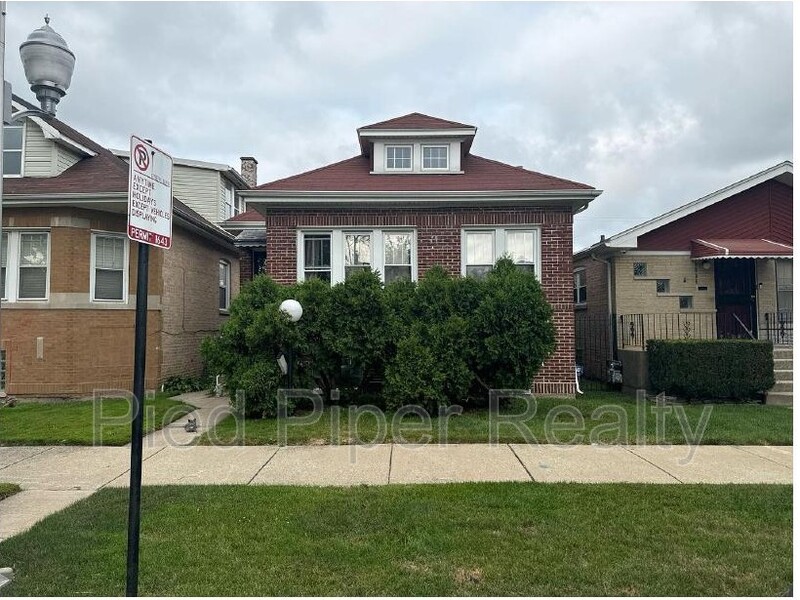 Chicago House: 7936 South La Salle Street - 1