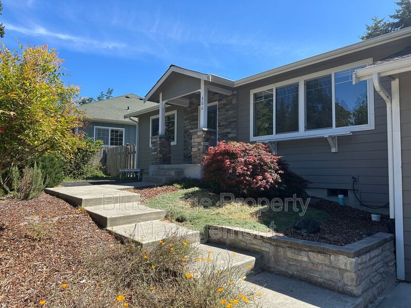 Sequim House: 306 Taylor Blvd