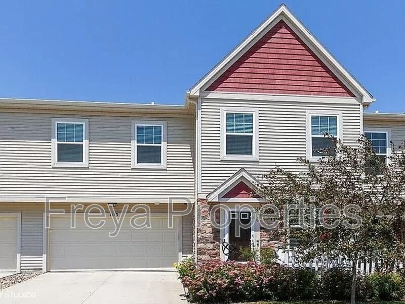 West Des Moines Townhome: 150 80th St