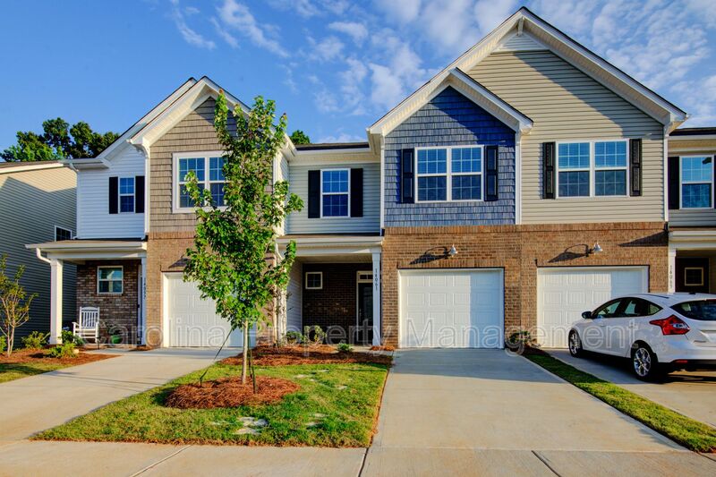 Charlotte House: 14061 Castle Nook Dr