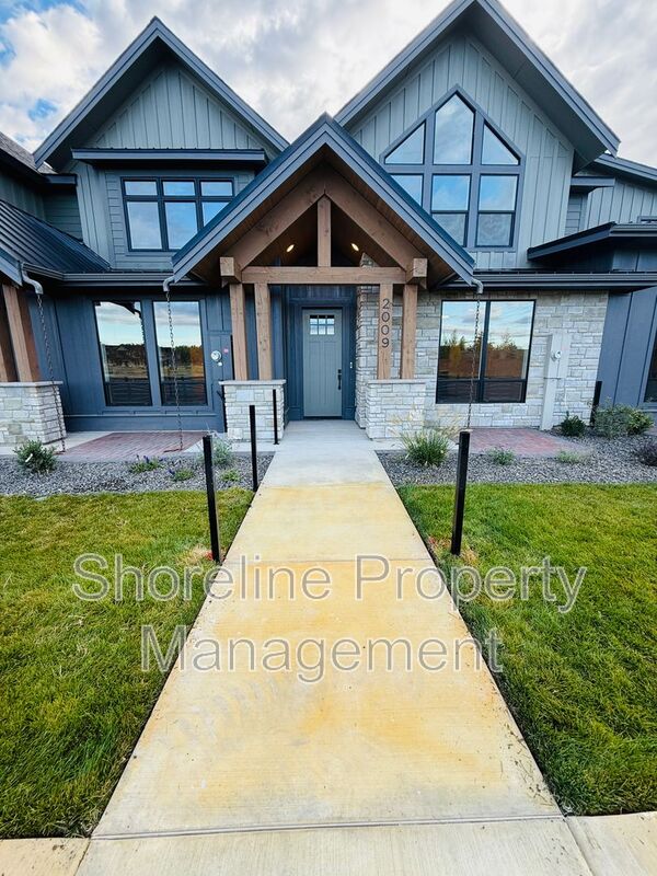 Eagle House: 2009 W Freya Court