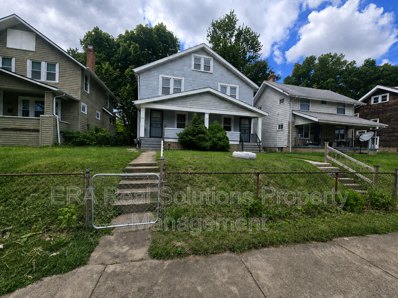 Columbus House: 775 Berkely Rd