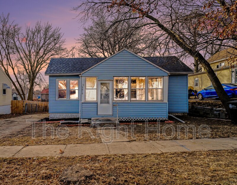 Omaha House: 5819 Grant St