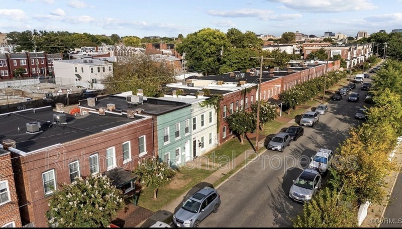 Richmond Condo: 1828 Parkwood Avene