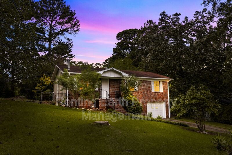 Birmingham House: 2432 Debbie Drive