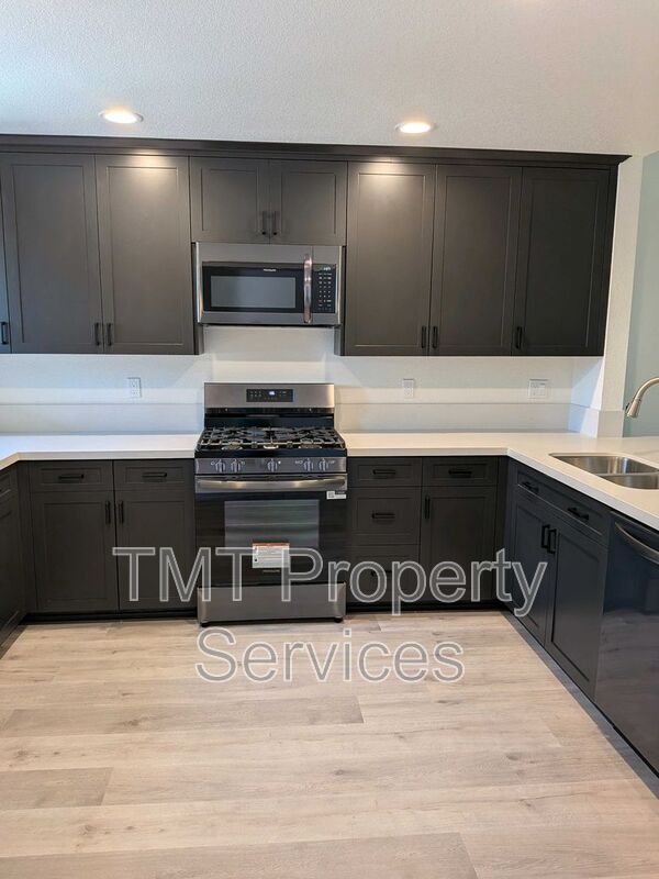 Sacramento House: 7330 Stratford Place