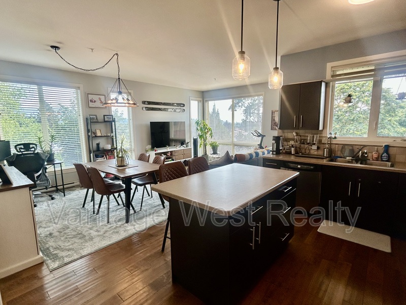 Kelowna Condo: 202-130 Barber Road