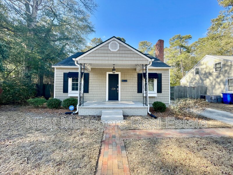 Fayetteville House: 228 Pinecrest Dr