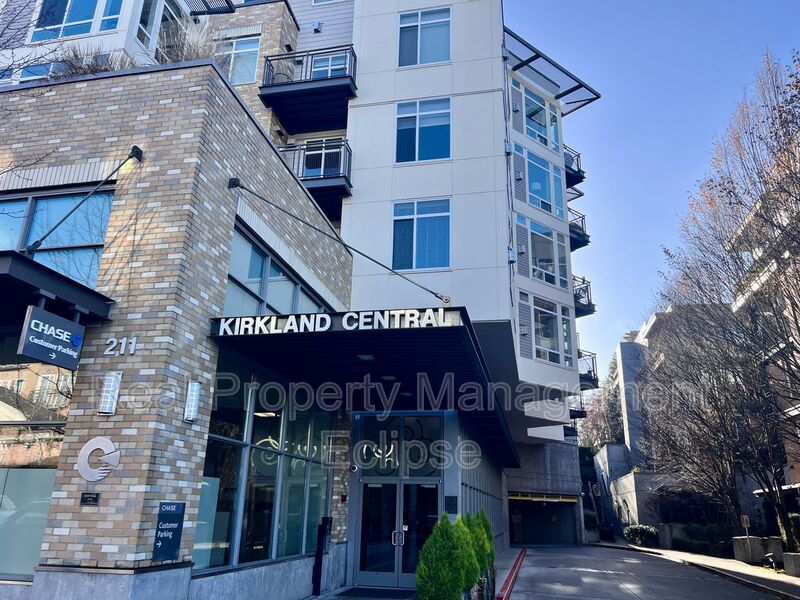 Kirkland Condo: 211 Kirkland Ave