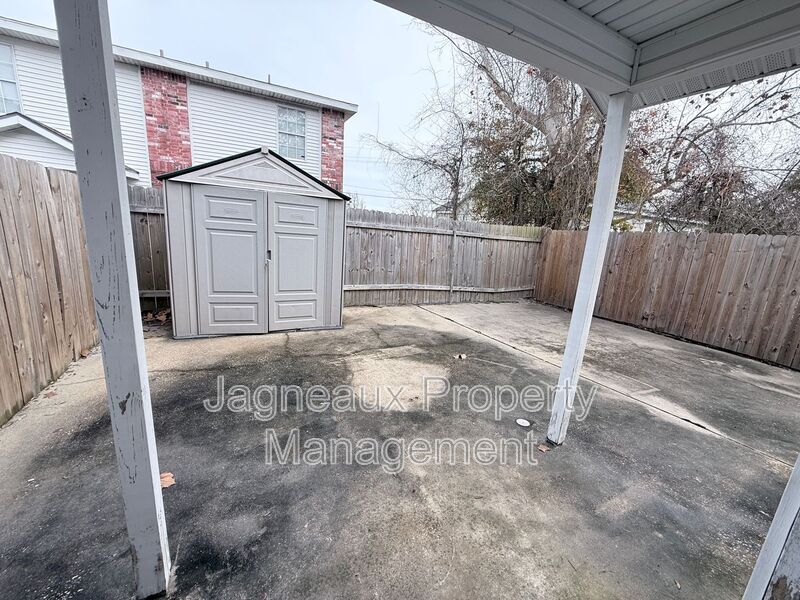 Sulphur House: 201 Crystal Ln