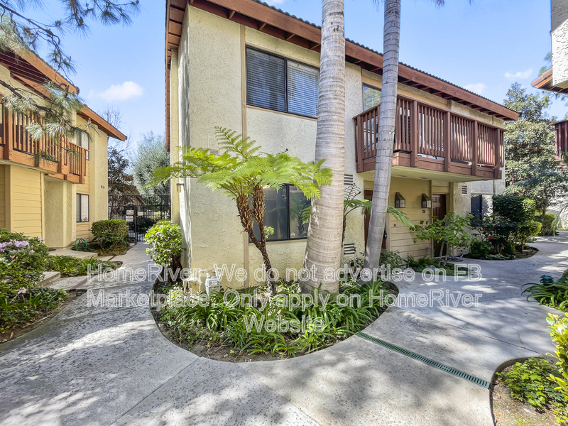 Woodland Hills Condo: 5760 Owensmouth Ave