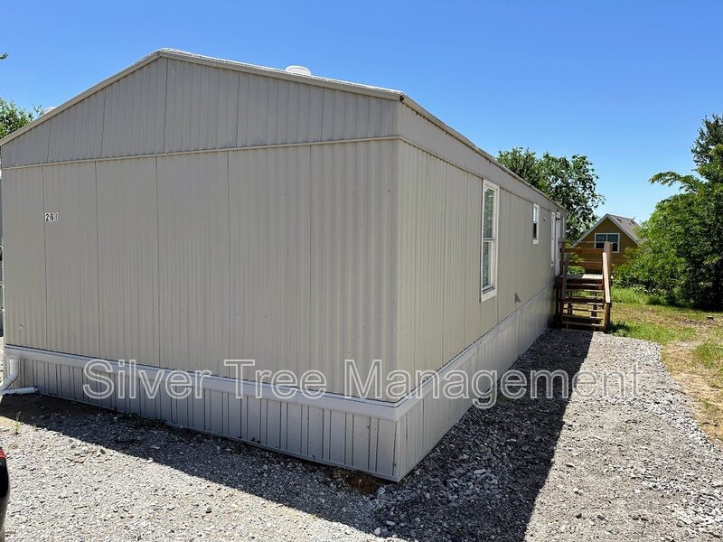 Runaway Bay House: 266 Lark Meadow Drive