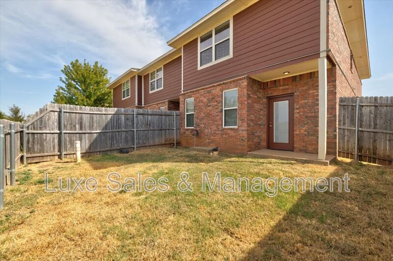 Moore House: 799 SW 14th St