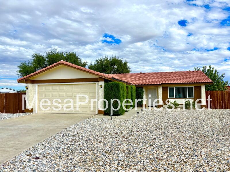 Victorville House: 18390 Mead Ln