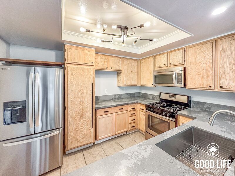 Lake Forest House: 21714 Lake Vista Dr