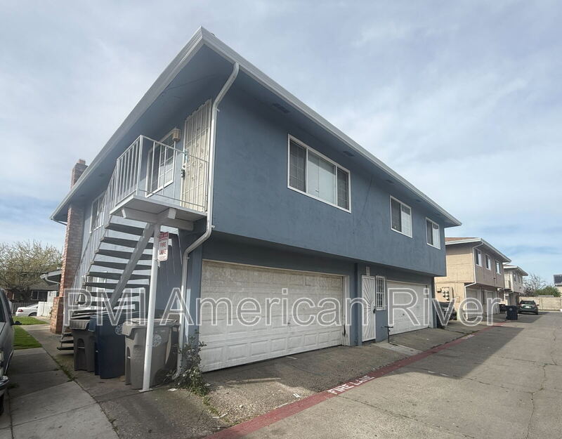 Sacramento Condo: 75 Nedra Ct