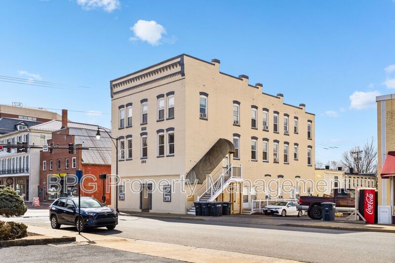 Harrisonburg Condo: 205 N Main