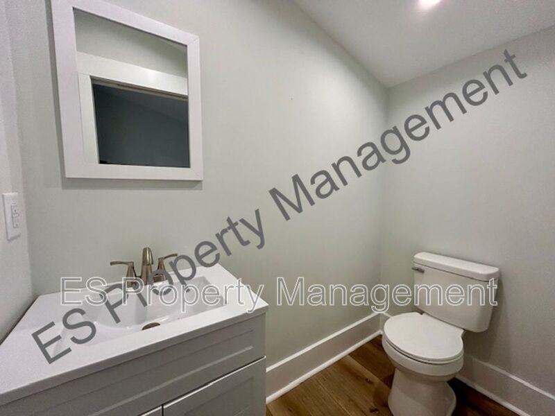 Beautiful and Spacious 4 Bedroom, 2.5 Bathroom home.  - Photo 16