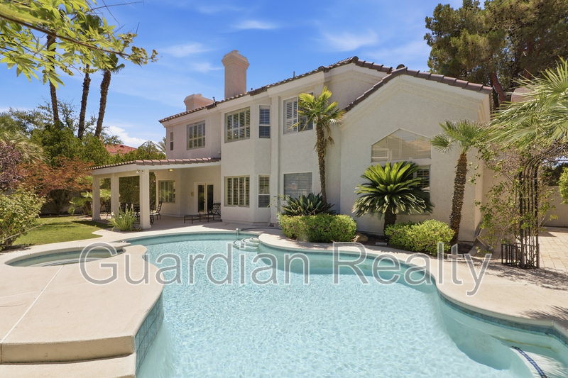 Henderson House: 1888 Woodhaven Dr