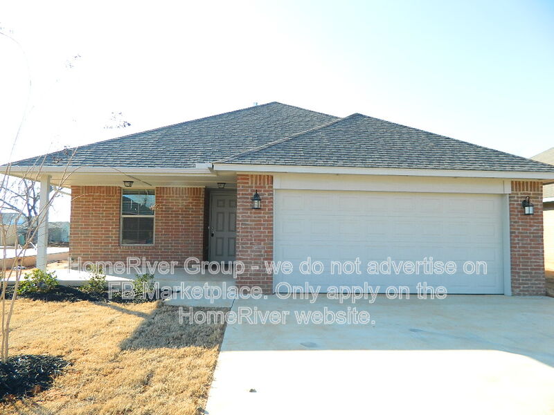 MIDWEST CITY House: 211 Saint Charles Way