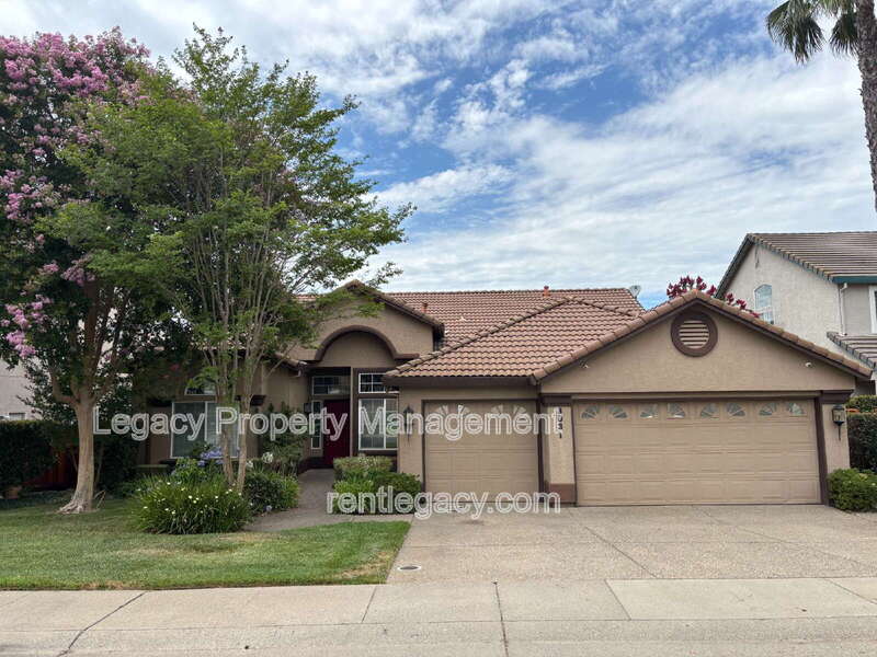 Roseville House: 3031 Daggett Drive