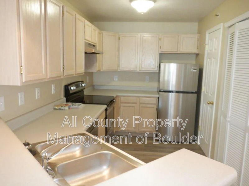 Louisville Townhome: 1830 W. Centennial DR
