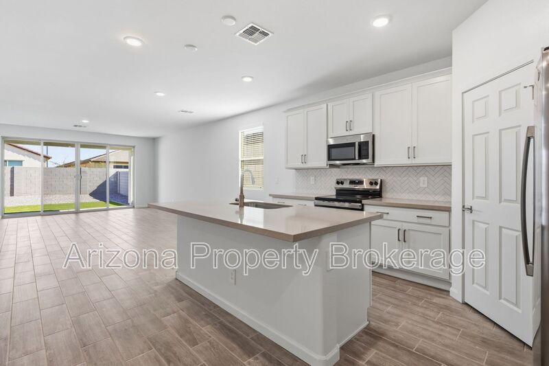 Surprise House: 18252 Avenida De Sol W