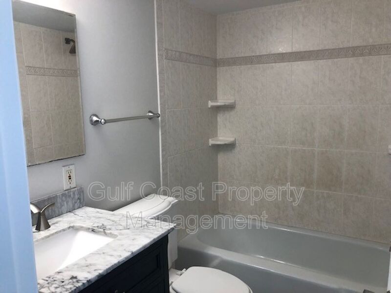 325 Golden Gate Pt Unit # 4 Sarasota FL 34236 - Photo 4