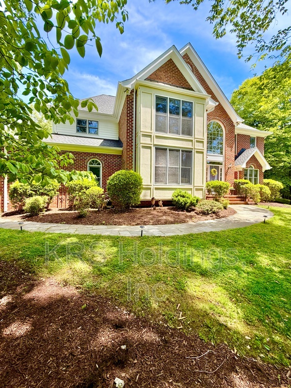 Charlottesville House: 1025 Blackburn Bluff