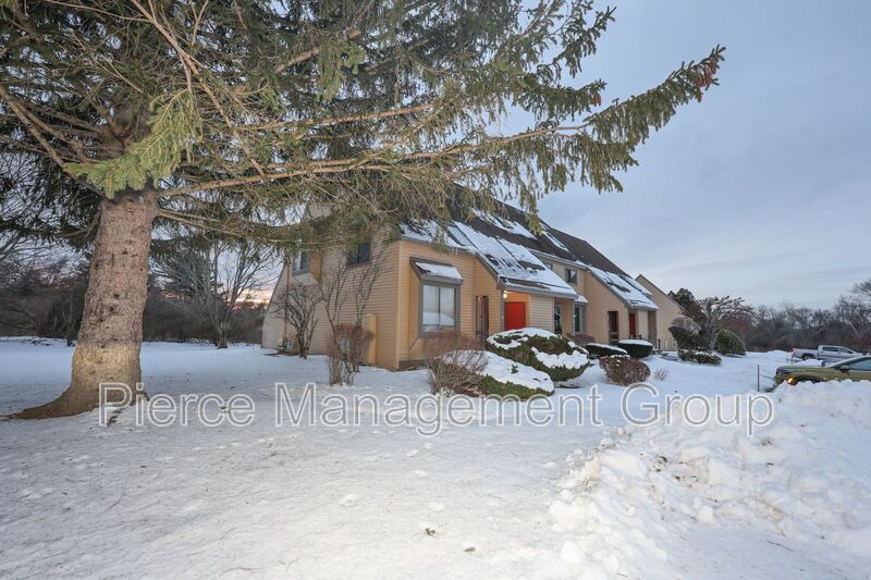 Pembroke Condo: 9 Savage Court