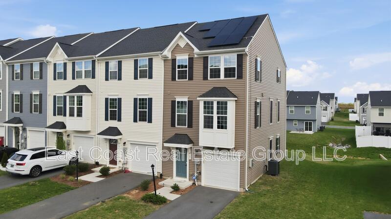 Hedgesville Townhome: 105 Dripping Spring Dr