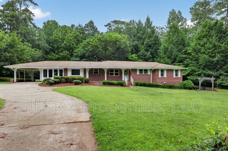 Alpharetta House: 13795 Birmingham Highway