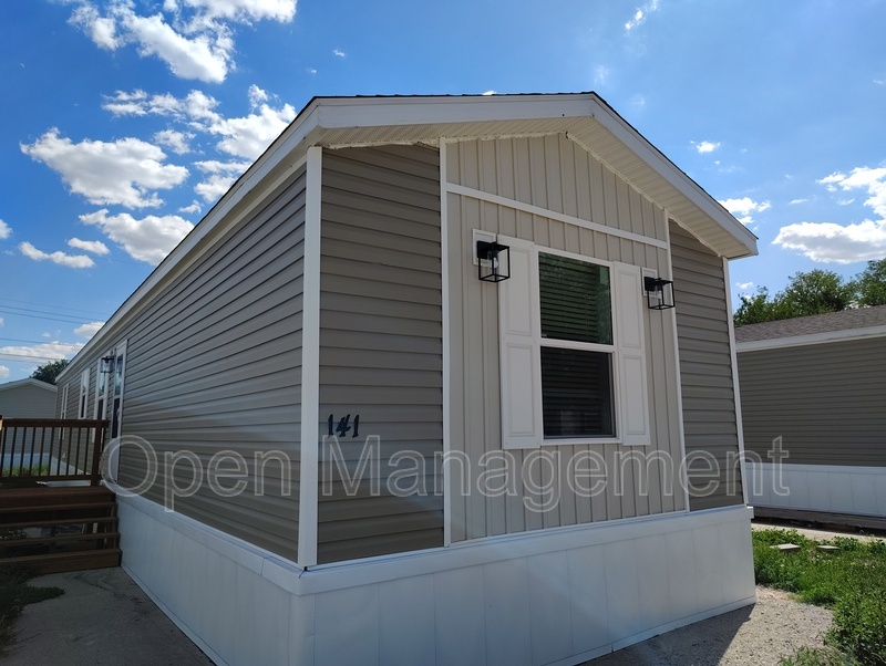 Gering House: 120 Terry Blvd