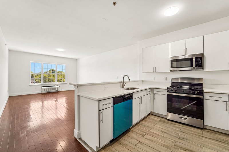 East Orange Condo: 111 Glenwood Ave - PL02