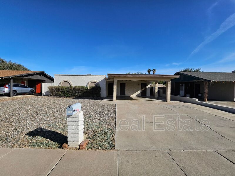 Chandler House: 513 N Apache Dr