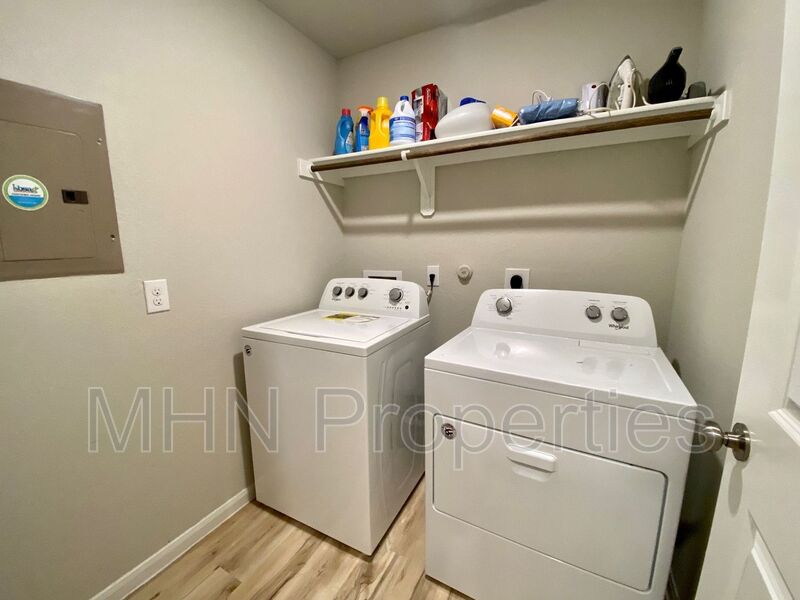 3 bed/2 bath GORGEOUS home located off Culebra and 1604, conveniently close to schools! - Photo 25