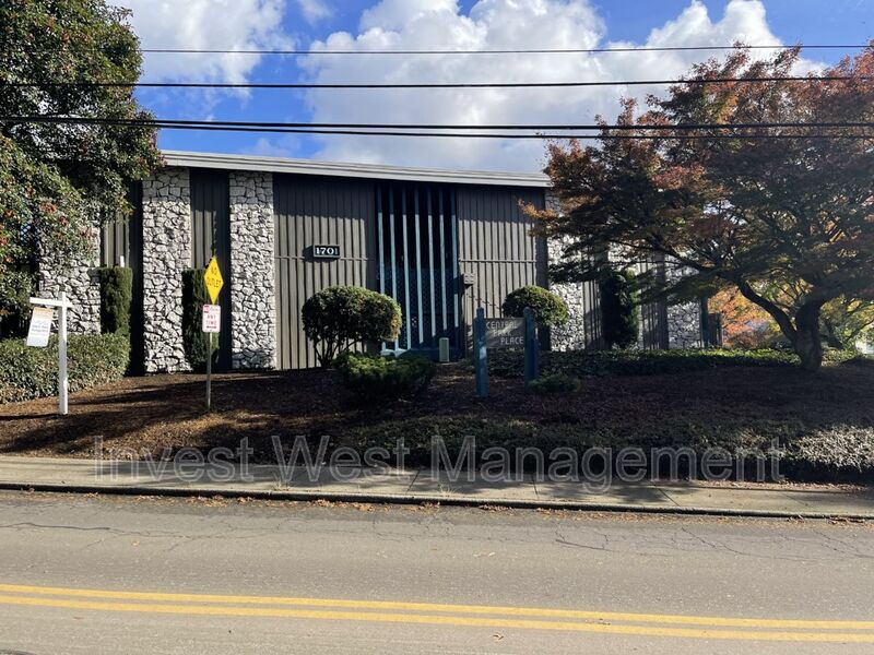 Vancouver House: 1701 E Reserve Street