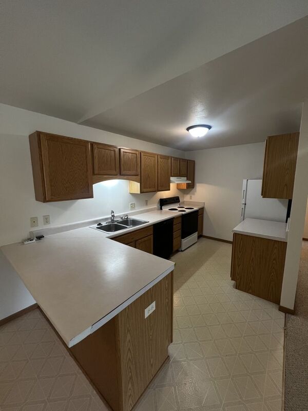 West Bend Condo: 700 Creek Rd.
