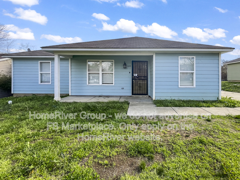 Memphis House: 2975 Lake Park Rd