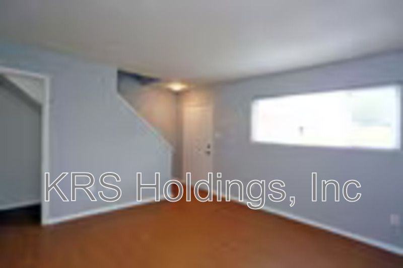 Newport News Townhome: 827 41st Street