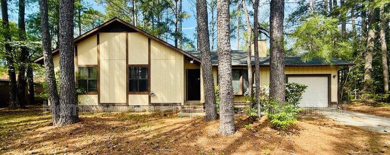 Fayetteville House: 210 Tiverton Street