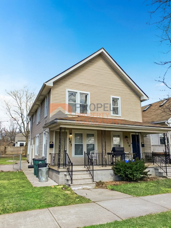 Ferndale Condo: 157 East Bennett Avenue