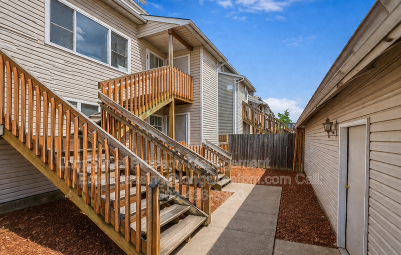 Portland House: 13027 NE Prescott Dr