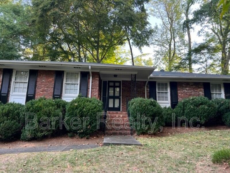 Raleigh House: 804 Burke Street