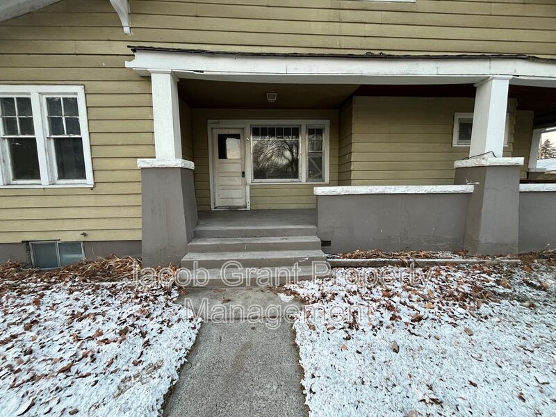 Idaho Falls House: 1298 Idaho Ave