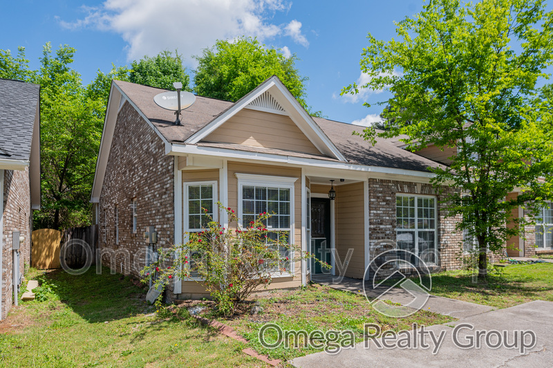 Pelham Townhome: 214 Chase Creek Cir