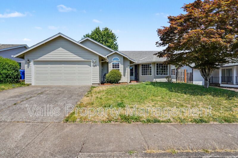 Salem House: 1075 Mildred Lane Southeast