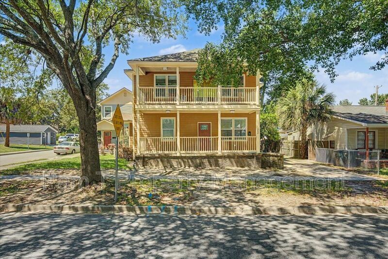 Savannah Condo: 1202 E 37th